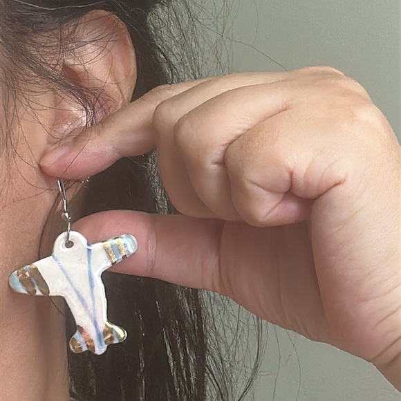 🖤Handmade porcelain Airplane ✈️ dangle earrings - Picture 7 of 8
